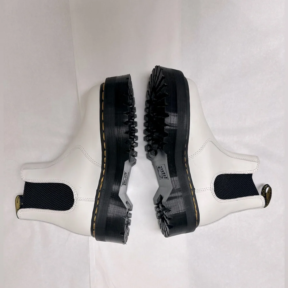 NWOT; Dr. Martens 2976 Quad Arcadia Leather Platform Chelsea Boot🔥